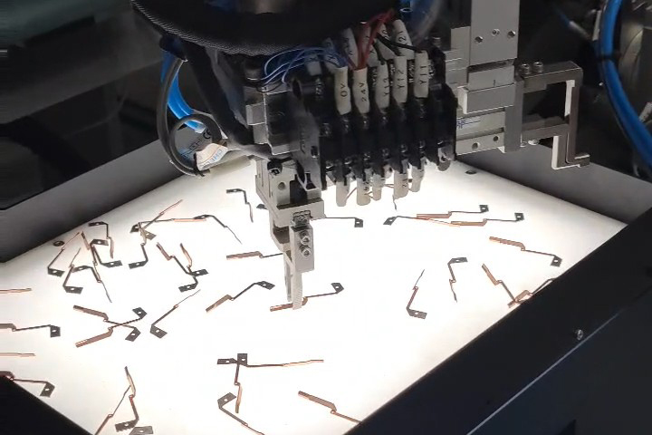 Manipulator flexible feeding application