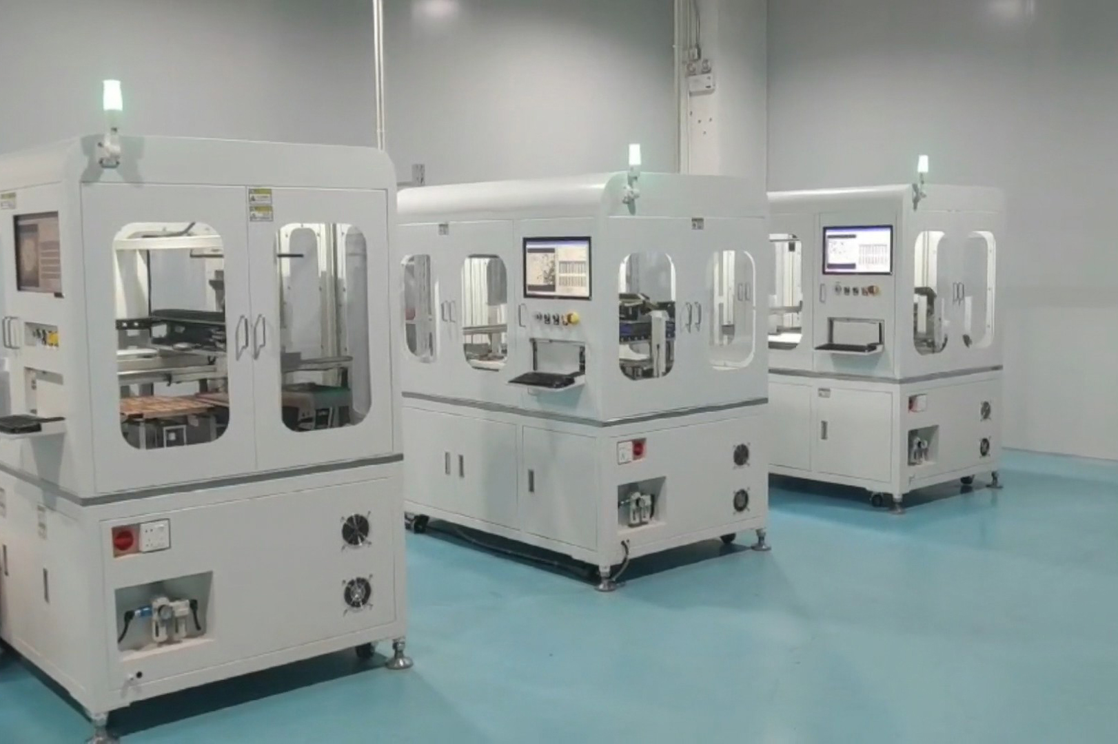 Flexible swinging machine